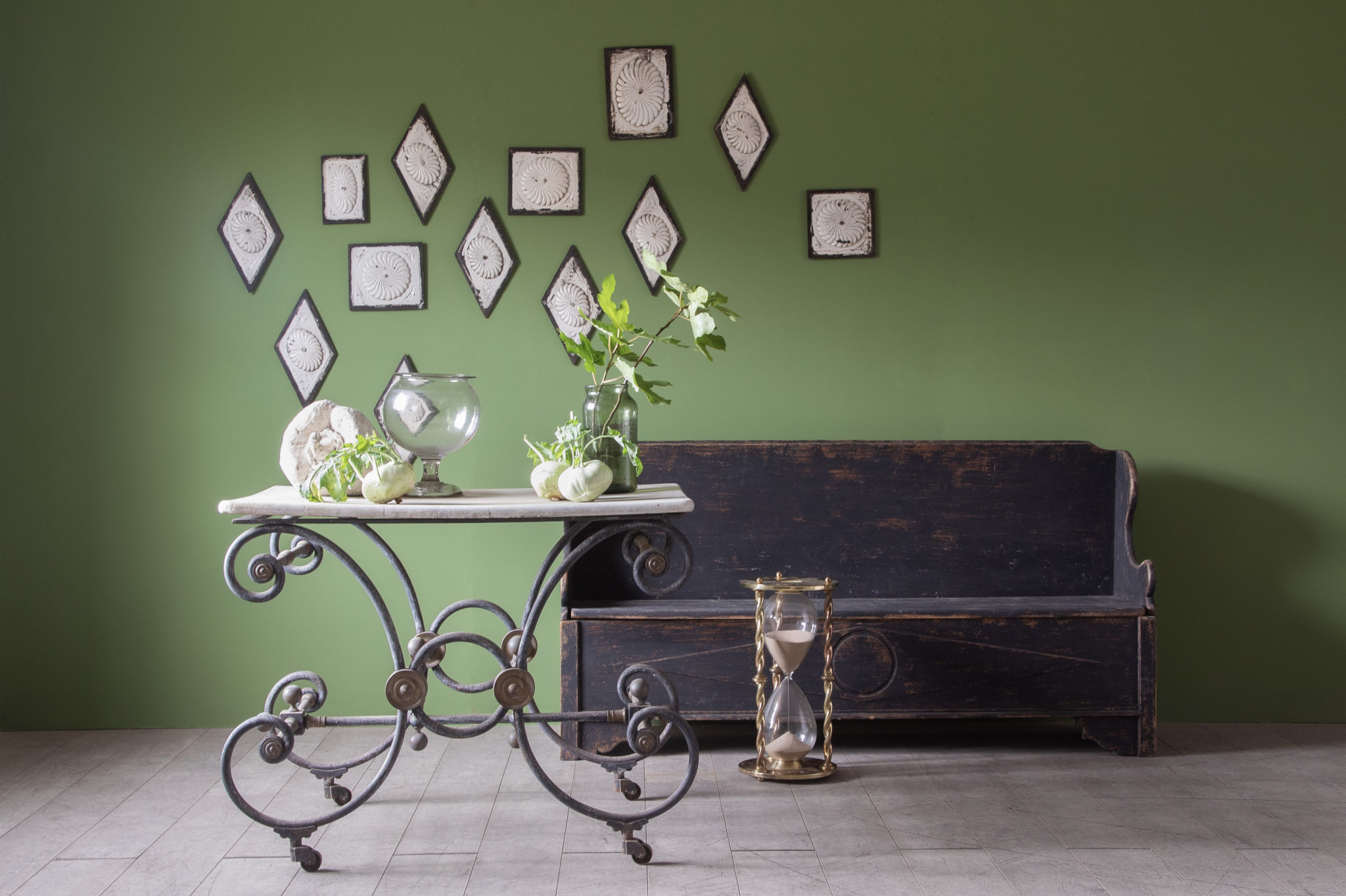 New For 2023 Palette Blenders Edward Bulmer Natural Paint   Edward Bulmer Natural Paint Royal Grass Green Antiques By @lorfordsantiqs Photography By Stephanie Ashby Styling By Kate Williams 7 